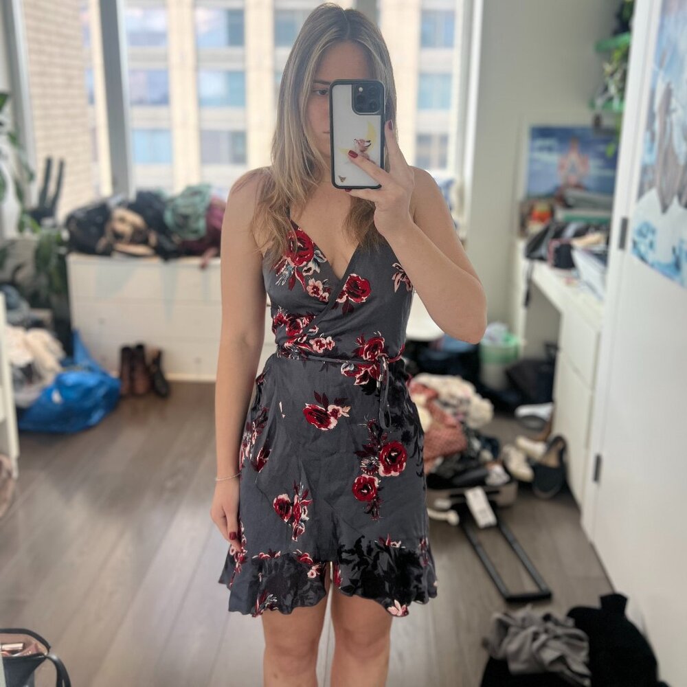 Lovers + Friends Gray Rose Print Wrap Dress – Size Small